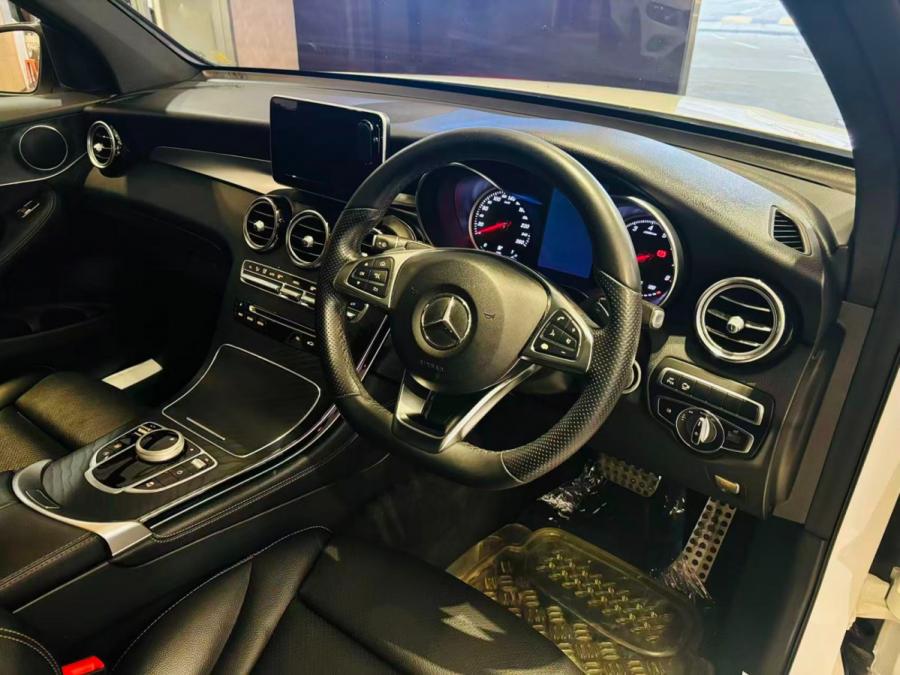 GLC250 4MATIC COUPE AMG - Image 3